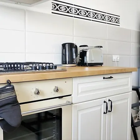 Tudor's Place Apartment *